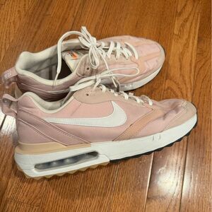 Women’s Nike Sneakers Size 10